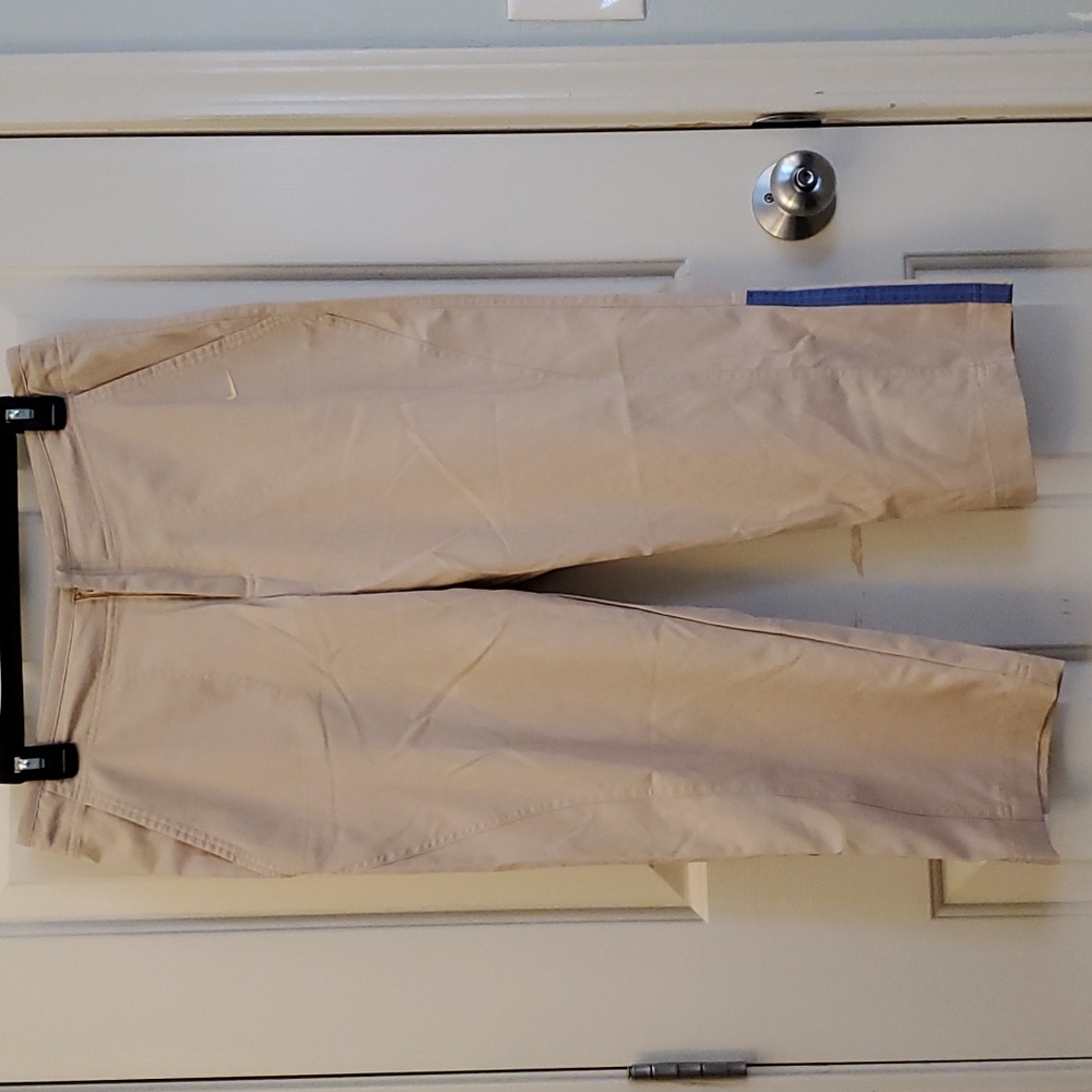 Nike khaki Capri golf pants size medium